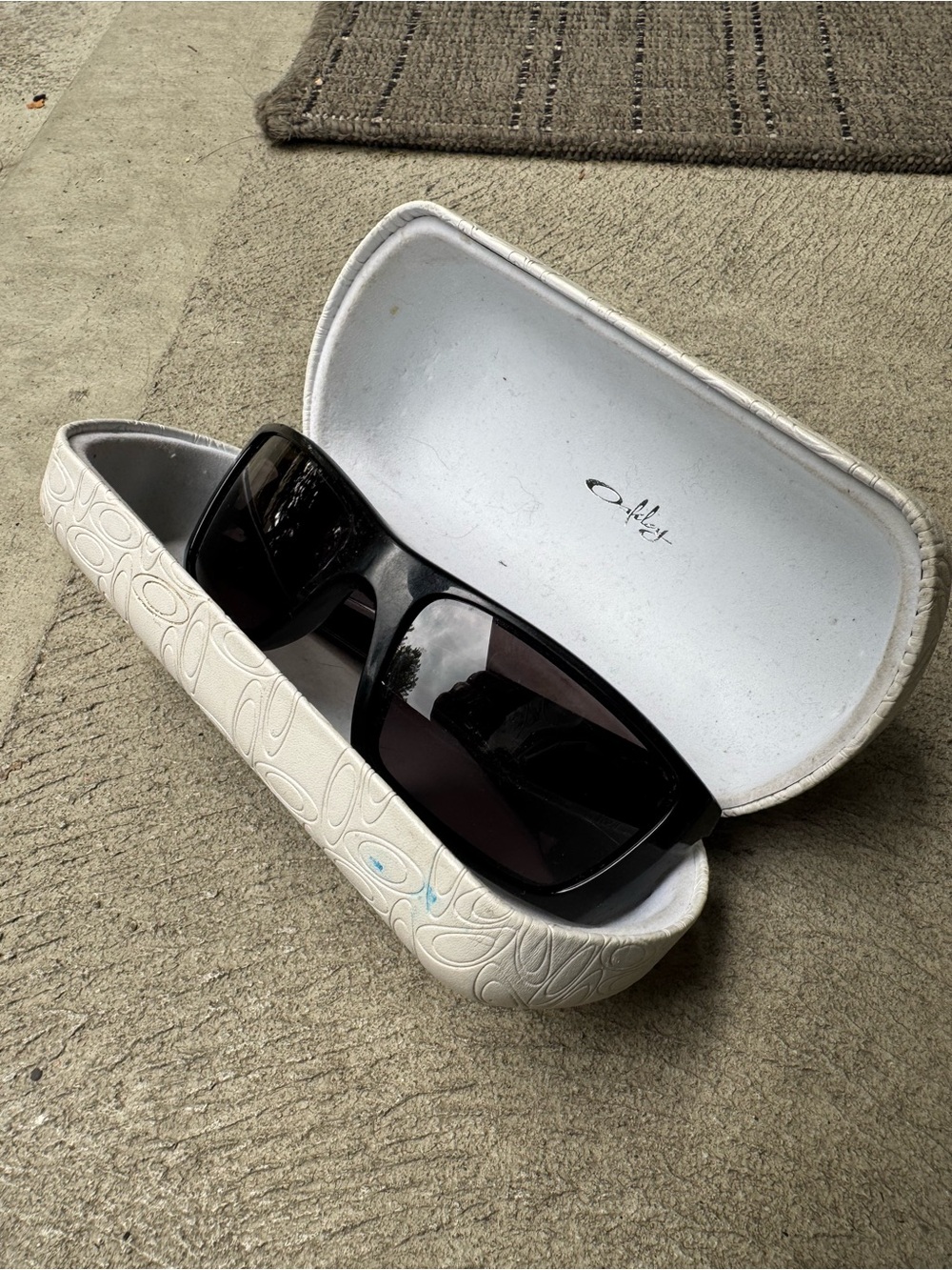 Glossy Black Oakley Sunglasses with White Embossed Case